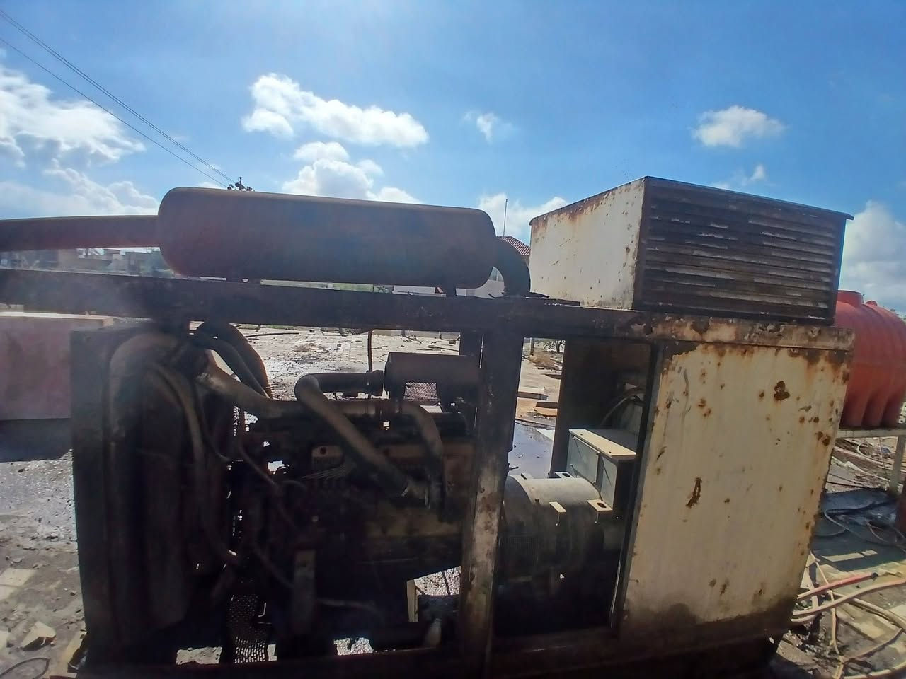 السلام عليكم مولد فالفو مستمعل للبيع محرك شغال ونضيف راس توليد 250KV
للاستفار الاتصال على رقم ***********
