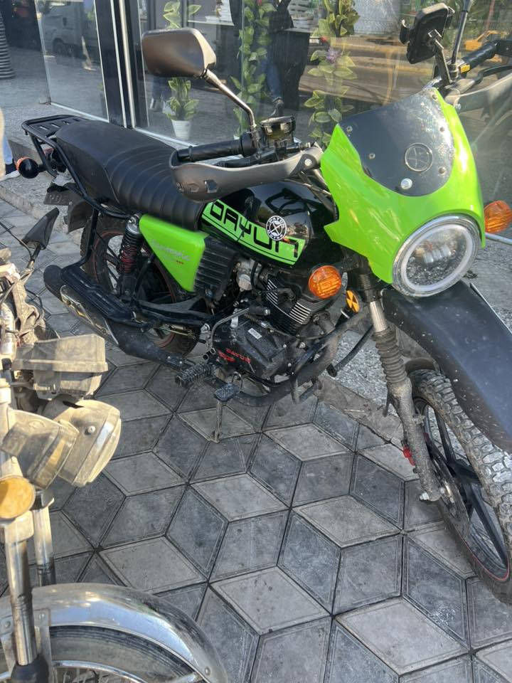 شباب دراجه دايون مديل 25 مرقمه اربيل صاحب السنويه ياخذك بيده يحولك
الدراجه مكفوله من كلشي حته ما ماشيه 
للتصال (***********)
