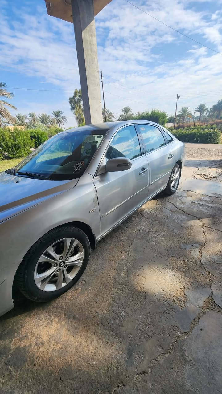 سلام عليكم..
أزيرا 2009 .رقم اربيل شرط التحويل ثاني يوم 

محرك.6 سلندر .2700. دوش . مكفول خير من الله

كير .مكفول خير من الله 

وار كوري  فول مواصفات عدا فتحة وبصمة تشغيل 

كامرة بلادي 

.تحكم مري 

تحكم ستيرن 

أشاير مري 

كشن كهربائي

مسجل شاشة
مواصفات هواي مذكرتهة وداخل السيارة نظيف خير من الله 

تدفئة تبريد 

تخم تاير جديد 

نوزلات مجاول جديد 

ظفيرة جديد 

....ظرر جاملغ أمامي. ومصبوغة حزام جمالية أثر جراد  

.

.

السعر 90وبيهة مجال..***********
