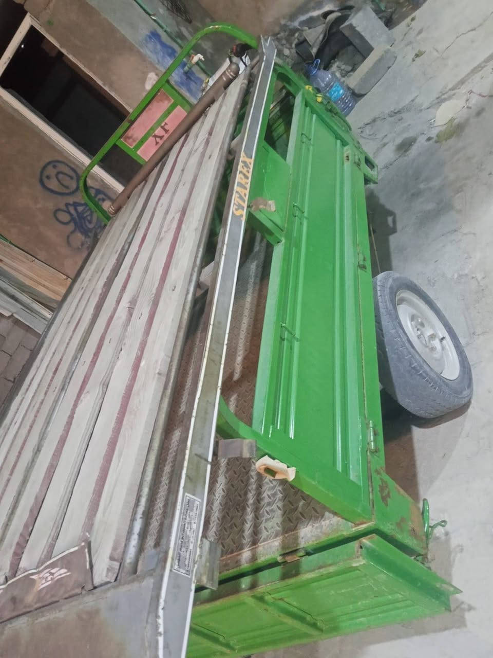 سلام عليكم سله طياري الصويره الناصي ب ١٠٠ َبيه مجال نضيفه مابيه شي لا طاكه ولا مخيسه  المكان بصره قضاء المدينه  ***********
