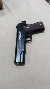 مسدس حديد • وزن ثقيل • صجم بلاستك