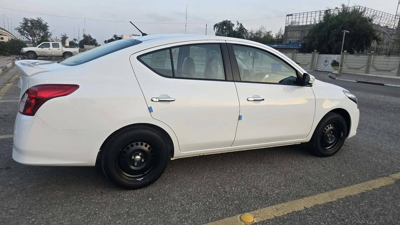 نيسان سني موديل 2025 السياره جديده كفاله عامه من كلشي شرط على وضع الشركه ماشيه ٩ تالاف تبريد خلفي اشاير مري شاشه كامره دواره حساسات خلفيه تحكم ستيرن جهتين والسياره جديده ونضافته كدامكم بلصور رايدها 125 وبيها مجال بسيط للشراي مكاني كربلاء اليريده يتصل ويدلل ***********
