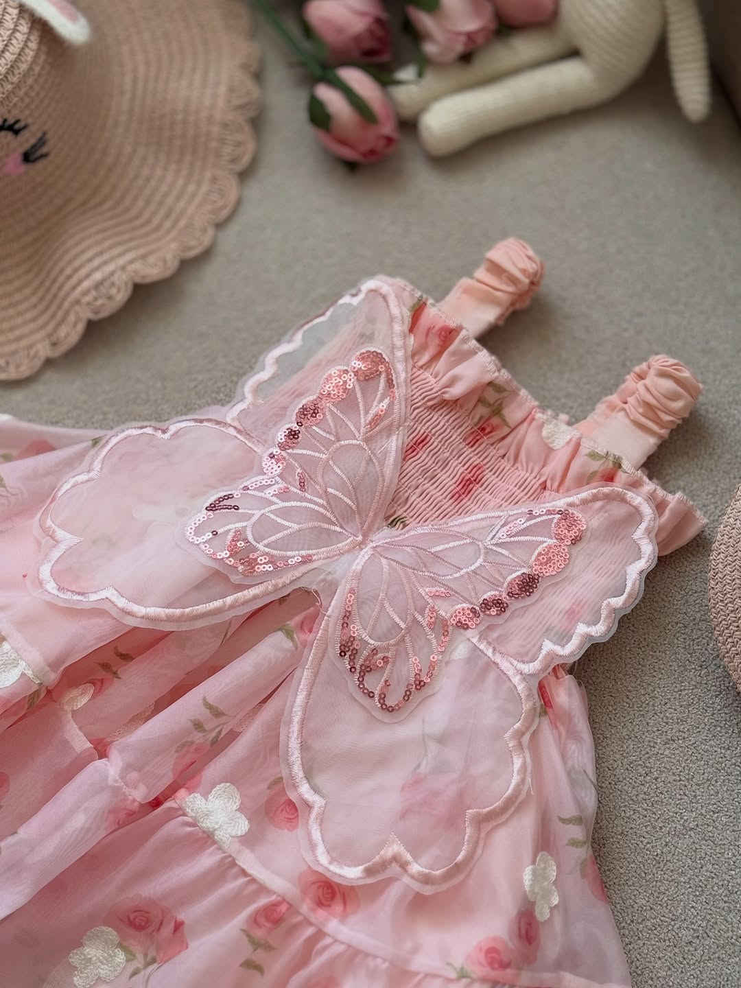 ⁨	من الكولكشن بناتي 🎀
فستان بناتي بتفاصيل فراشة ناعمة ولمسات انيقة 🦋🤍
متوفر بلونين 💖🤍

• المقاسات: 11 شهر - 4 سنوات
• السعر: 16,000 د.ع 

• قبعة + جنطة
• السعر : 12,000 د.ع
#اكسبلور_فولو #ترند #فراشة #اكسبلور⁩


**إذا كنت صاحب هذا الإعلان وتريد حذفه لأي سبب، رجاءا أرسل رسالة إلى الدعم الفني**