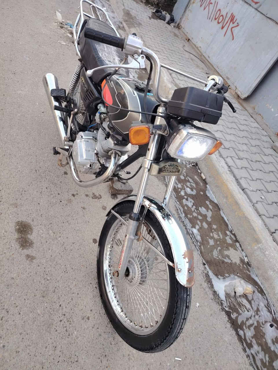 تايكر موديل 20 ابلاديه 
مكينة نظيفة شلعه معدل 
كهربائيات كلها شغاله نكره 
بغداد الحسينيه الراشديه ***********
400 بيه مجال
