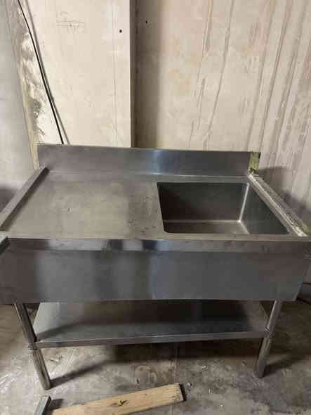 للبيع اغراض مستعمل نظيف 
كرل مع قلايه 400 الف 
سنك متر ونص 150 الف 
كرل فحم 300 الف 

***********
