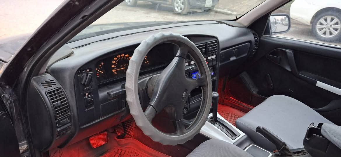 ئؤبل ئؤميكا مؤديل ١٩٩١ مه كينه ٢٠ بيلاد كير تؤماتيك سلايت سه ياره كه زؤر خاوينه يه ك جمبي زؤر خه فيف بشته وه ي هه يه له كه ل دينكه ي لاي سايق لاي قوفله كه ي تؤزيكي هه يه زؤر كه م  وه كاله ي به ناو خؤمانه سه نه وي هه تا ٢٠٢٥ بؤ بيوه ندي *********** أربيل, العراق
