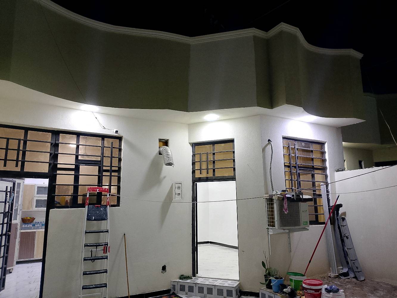 السلام عليكم توفر بيت مساحة 150 متر البصره الجزيرة شارع فيروزيه عدد غرف2 بيت مرتب تعال وشوف بعينك