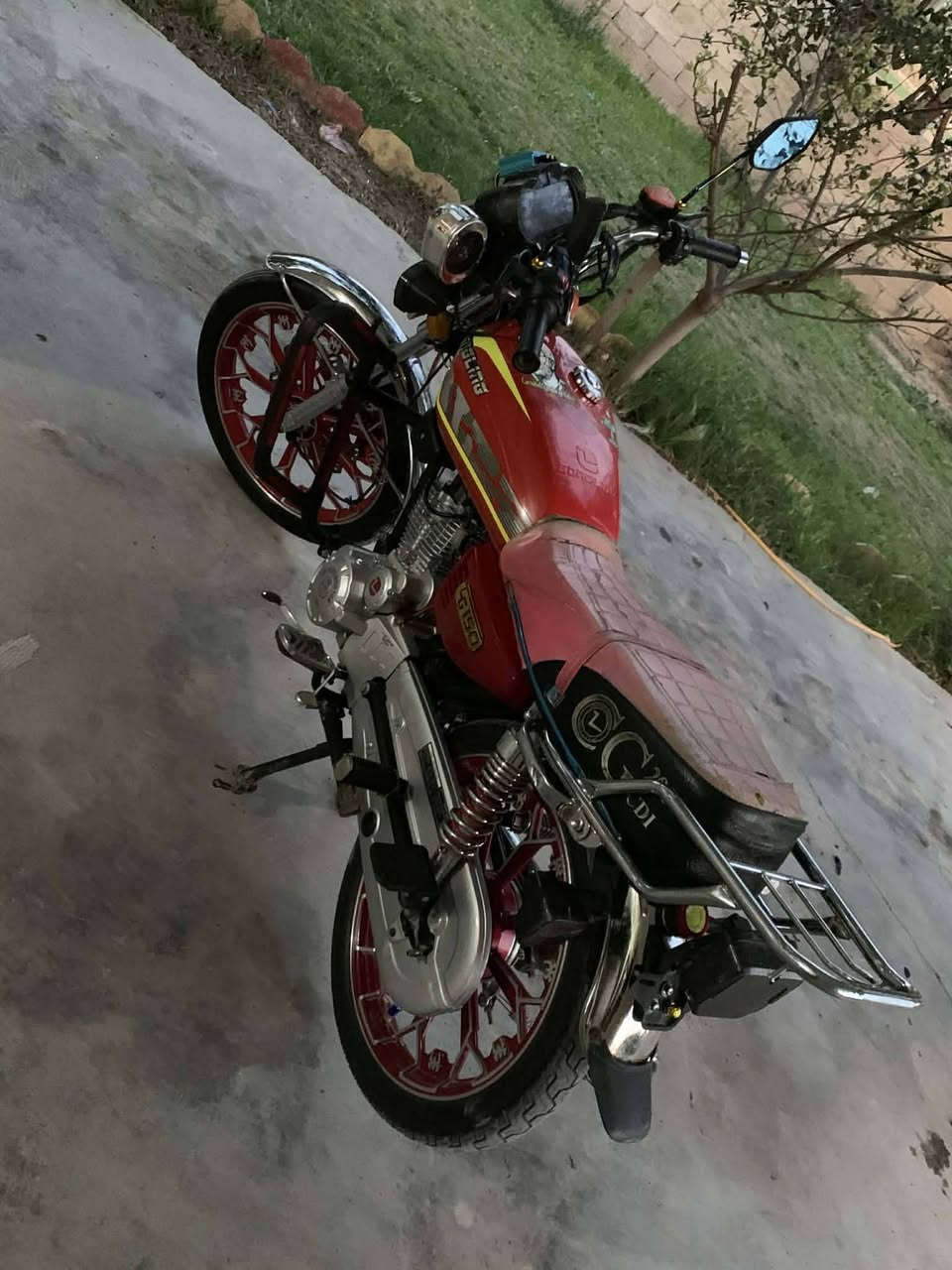 سلام عليكم
دراجه سفان للبيع 2️⃣0️⃣2️⃣4️⃣
اوراق اصولي مكفوله كفاله عامه
جهاز تشغيل عن بعد 
تايرات جدد 
سماعت بلاتوث 
محرك ما مفتوح
درع حمايه 
دراجه كامله كرهباءيات كامله ربع ما تصرف عليه 📌مكان قرب مطار الصويره  للستفسار الاتصال على الرقم 📞***********
