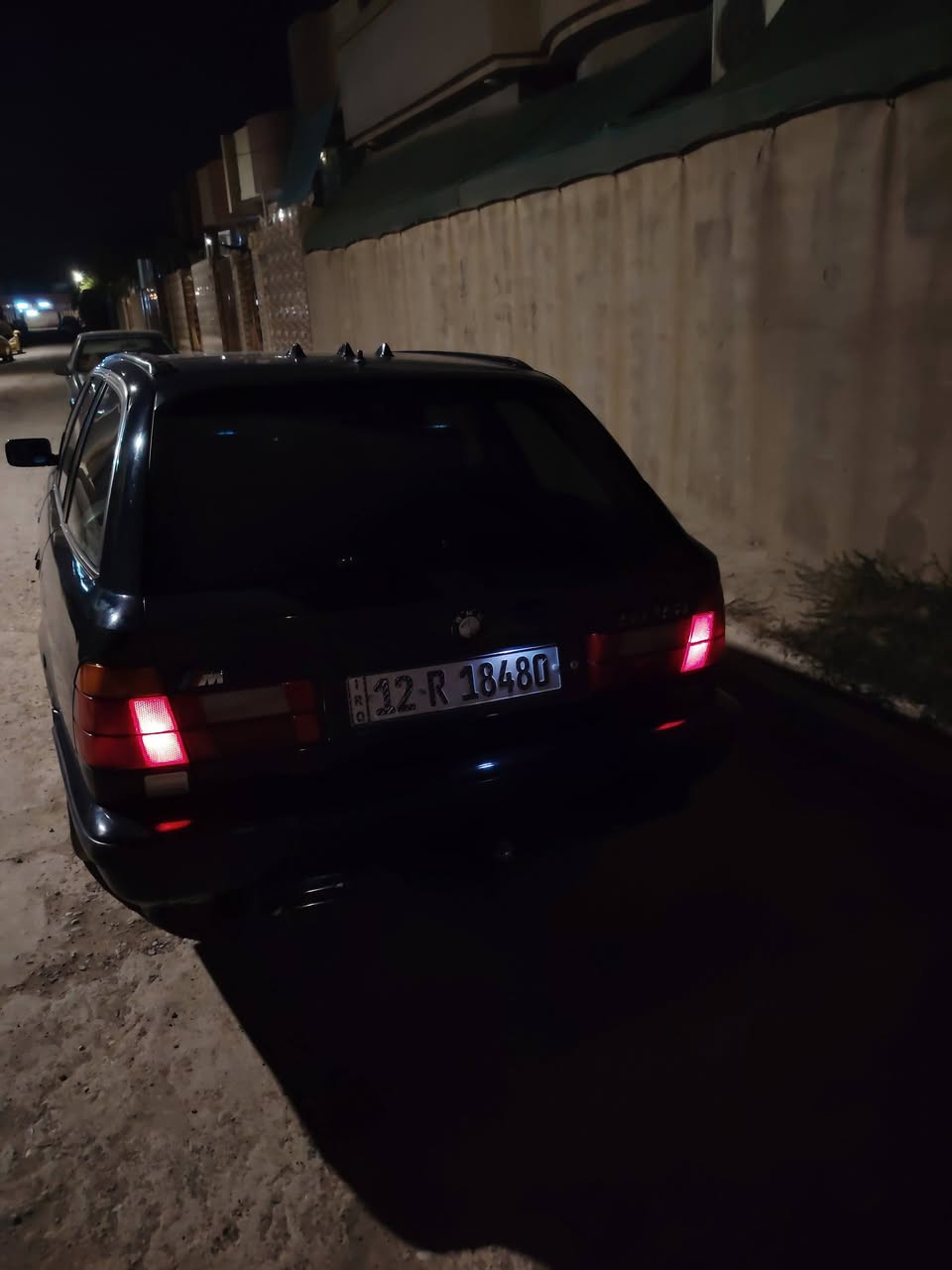 BMW 525i سياره مابيه ضرر مامصبوغه فقط الي موضح بصوره طخم جديد داخل نضيف طخم تايت جدد عنوان موصل سعر 55 وبيها مجال بسيط***********
