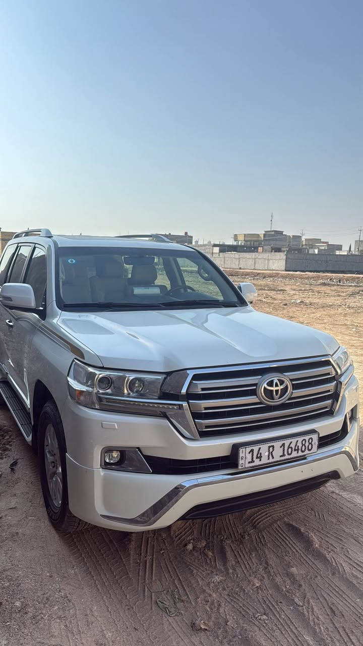 السلام عليكم 
لاندكروز للبيع او المراوس موديل 2016 GXR V6 
رقم بصرة بأسمي رقم جديد تحويل ثاني يوم اخذتها زيرو من 2016 لحد الان عندي السيارة جديدة كلش على كد الدوام داخل جلد فتحة كشنات كهرباء تشغيل عن بعد جام يصعد وينزل بالريمونت وياها بصمتين 
السعر 435 ورقة 
للتواصل ***********
*********** Singapore
