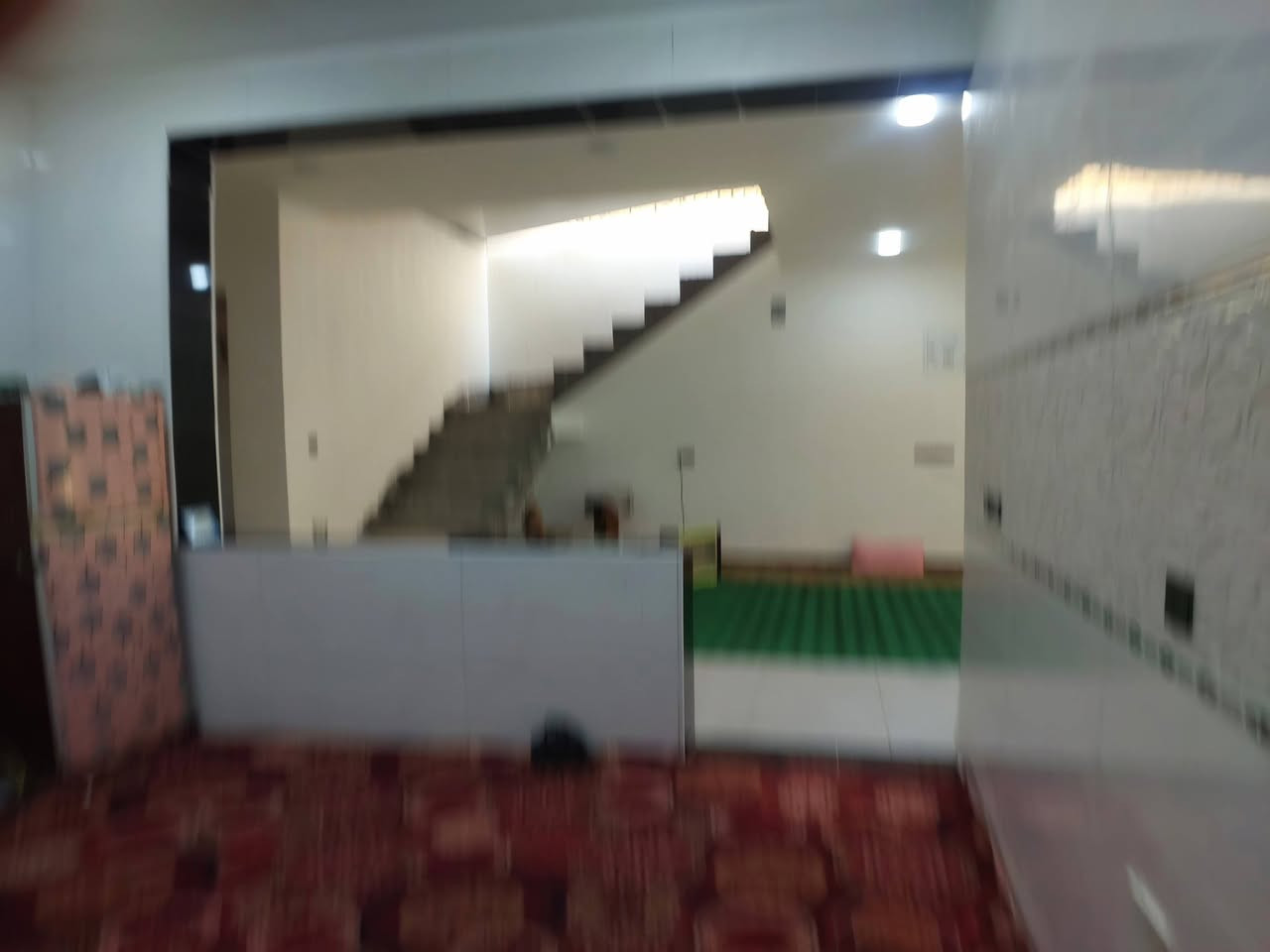 يالله...عقار موقع مميز للبيع  ...بيت بناء سنة ٢٠٢٥ مامسكون بعده ...كوت ..حي الجهاد..قرب شارع المدارس او حسينية الثقلين سابقا ...المساحة ٢٢٥ وبي فضلة كذلك ....البيت كدامه حديقة على شارع ٣٠ ...مكانه مميز ....الاستفسار الاتصال على الرقم المثبت بالوحة صاحب العقار شخصيا......


**إذا كنت صاحب هذا الإعلان وتريد حذفه لأي سبب، رجاءا أرسل رسالة إلى الدعم الفني**