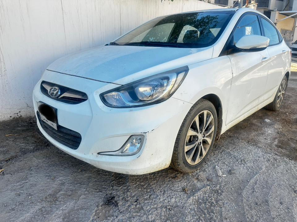 السلام عليكم 
اكسنت موديل ١٥ 
رقم بغداد ماشية ٩٣ كيلو
مكانها مركز الحلة 
محرك ١٦٠٠ 
فتحة سقف
السعر١١٣ و بيها مجال بسيط
***********
