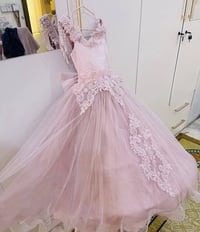 فساتين مناسبات • عمر ٥-٧ سنوات • ملبوسات مره واحده