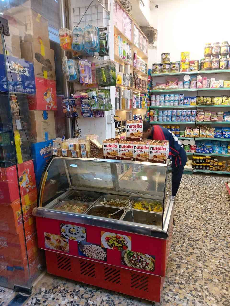 سلام عليكم عندي ماركت للبيع العنوان بغداد للحسينية الراشديه مدخل الحمل تحتوي على 12 براد عامودي 4 بطحي كبير وعارضة كيك وعارضة كرزات وعارضة بهارات وعارضة جكاير وعارضة مقبلات وفاترينات كوزمتك ميز كاشير مولد كاتم ٢٦٠ امبير وغيرها من المنتجات الاتصال على هاذا الرقم *********** ورجاء بس الشراي يتصل
