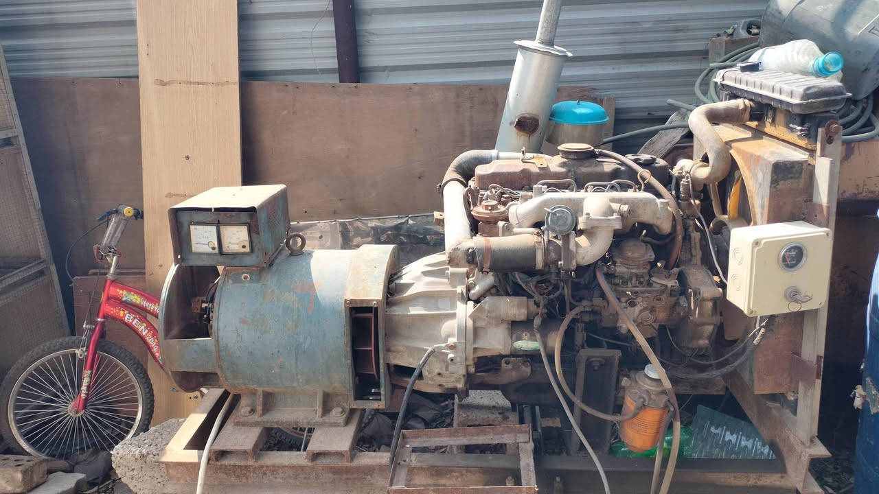 السلام عليكم 
مولد نوع كيا 20KV راس توليد 3 فيز محرك  لا تبخير ولا تنقيص يعني ينطيك 60امبير  مرتاح مكانه المجمع السكني في الدور  السعر وباقي التفاصيل على الخاص او اتصل ***********
