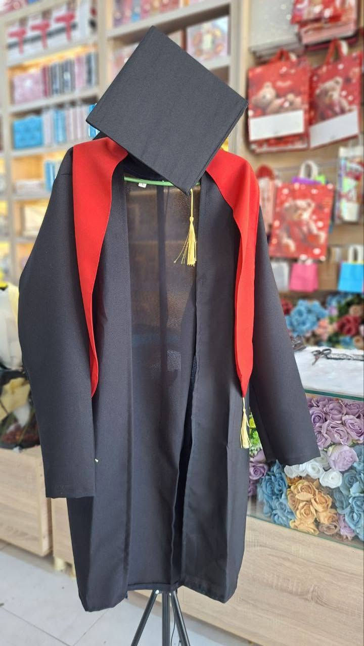 لأنهم كبروا وصاروا خريجين.. يستاهلون يلمعون بيومهم المميز 🌟
وفرنا لكم أرقى روبات التخرج بمقاسات تبدأ من الروضة وصولاً للثالث متوسط.
أناقة، جودة، وسعر مريح: 25 ألف فقط.
استلموا الطلب بباب البيت مع خدمة التوصيل المجاني.
سارعوا بالحجز، الكمية محدودة!"


**إذا كنت صاحب هذا الإعلان وتريد حذفه لأي سبب، رجاءا أرسل رسالة إلى الدعم الفني**