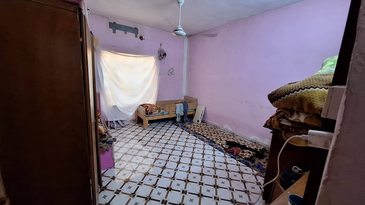 🏡 فرصة مميزة لامتلاك منزل في أحد أرقى مناطق حي الجامعة
🔹 للبيع منزل بمساحة 200 متر مربع
📍 الموقع: حي الجامعة – قرب المدرسة الصينية، منطقة هادئة وراقية، مناسبة للسكن العائلي.
✅ طابو ملك صرف.
يتكون المنزل من: ✔️ غرفتي نوم.
✔️ غرفة استقبال.
✔️ صالة.
✔️ مطبخ.
✔️ بيتونة.
💰 السعر المطلوب: 110 مليون دينار عراقي (قابل للتفاوض مع الجادين).
📞 للاستفسار أو تحديد موعد للمعاينة، يرج التواصل على الخاص أو الاتصال. واتساب فقط 
 ***********
