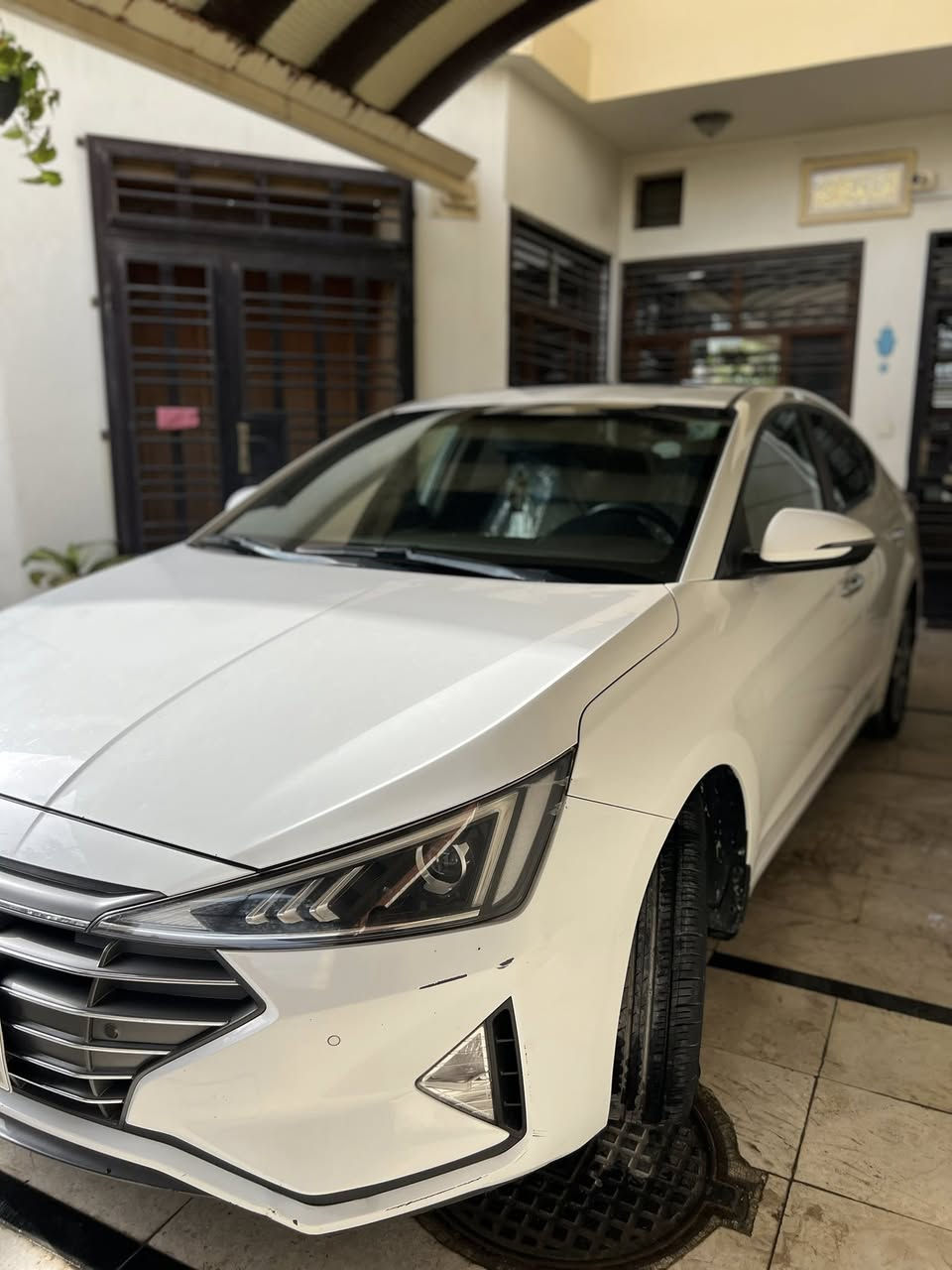 السلام عليكم .
النترا ٢٠٢٠ خليجي ماشيه. ٧٨٠٠٠ كيلو فقط مواصفات الخليجي معروفه
السياره بيها
حالوب مرصعه واضحه بلصور وبيها بارد بين البابتين
جهه الراكب كد شبر فقط .
السعر المطلوب ١٥٨
***********
