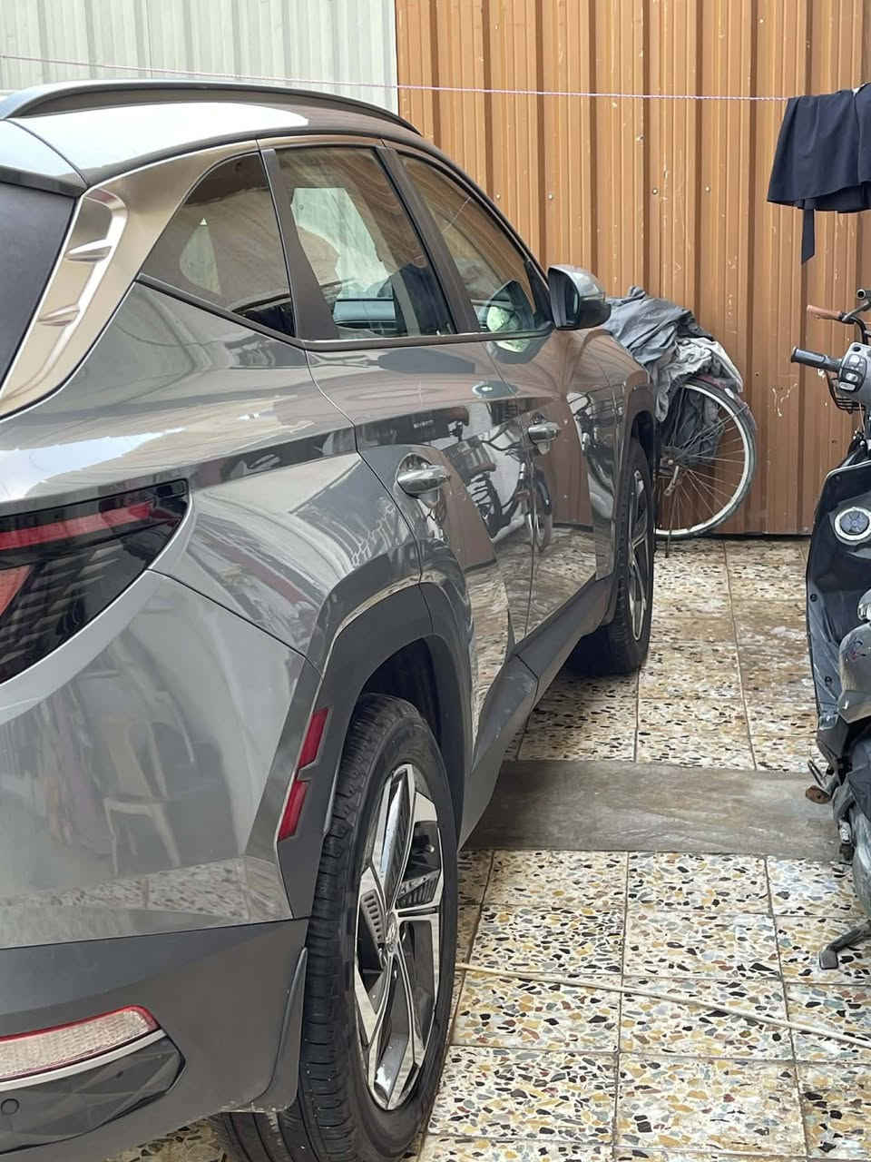 سلام عليكم للبيع توسان موديل 2024 فول مواصفات
1-فتحه بلقماره

2-مقاعد اثنين كهرباء 

3-كامره خلفي +لايتات زنون 

4-اشارات ترحيب 

5-شاشه كبيره 

6-رادار خلفي +جانبي +امامي

7-ماشيه 20km

8- تبريد خلفي اون لاين شحن

9-دخول ذكي +بصمه تشغيل

10-تحكمات ستيرن صفحتين 
السياره مال بيت بسمي 
بغداد الكريعات 
الاتصال ***********
