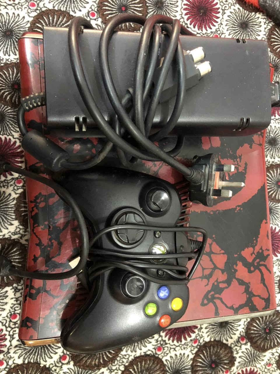 السلام عليكم جهاز اكس بوكس 360 مهكر جهاز نضيف دقه فول لا تكطيع ولا بي لاك نضيف كلش كامل ملحقاته بي 50 لعبه من ضمنهن ردت ريدمشن 2 و فورزا هورايزن.  gta5 تواصل او الاستفسار عن الرقم ***********
