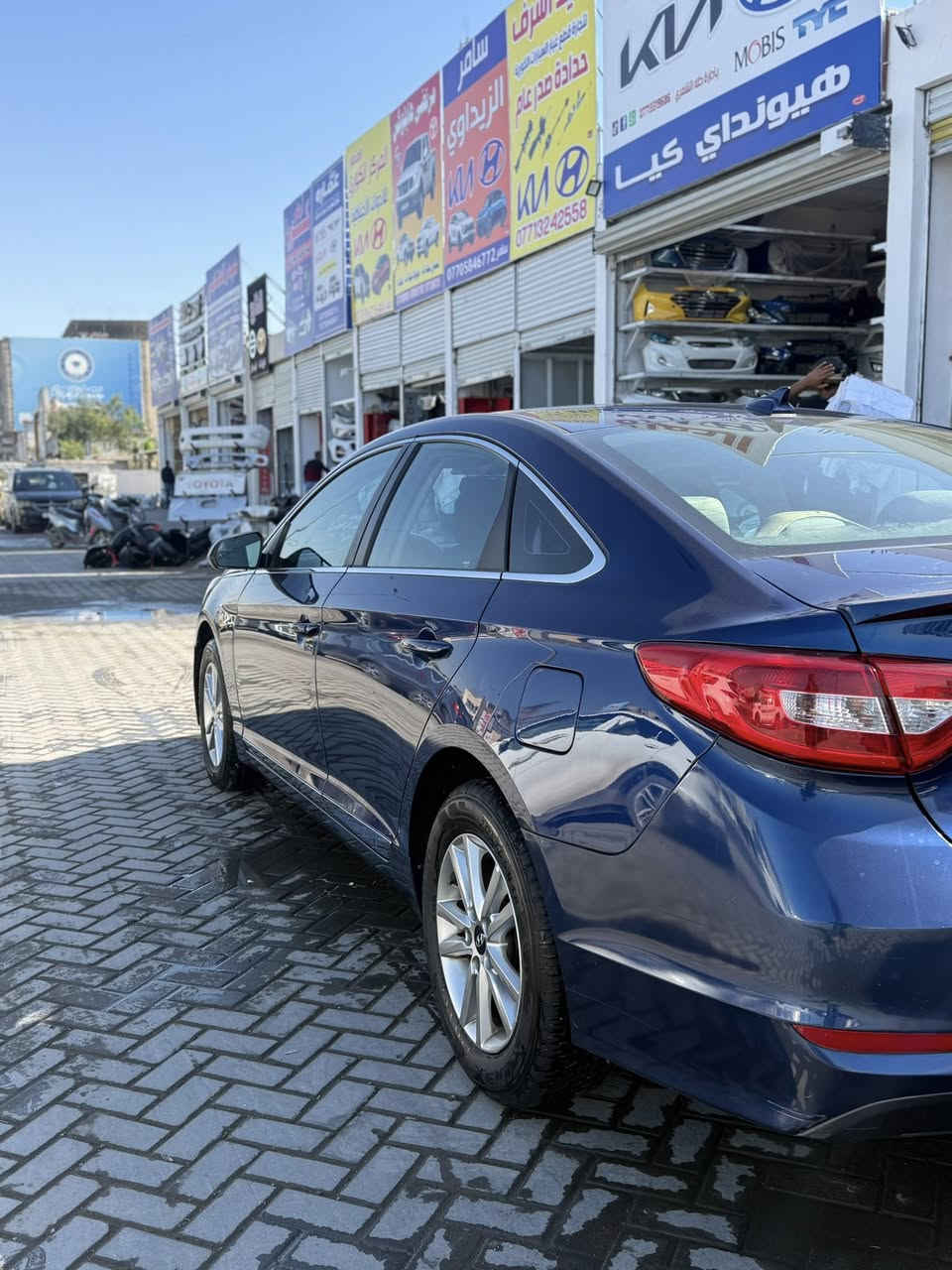 السلام عليكم سوناتا للبيع موديل ٢٠١٧ السياره وارد امريكي حادثها بجم بدون دواخل السياره جديده مكفوله من الشواصي و الغود والشخوط السياره جديده كلش رقم سليمانيه سنويه جديده بيها بس ٣. قطع من حادث امريكا السياره جديده و تخبل ربع دينار ما تصرف عليها  مكينه كي خير من الله رقم الهاتف ***********. سعر مناسب جدآ ١١٣ وبيها مجال 🩵
