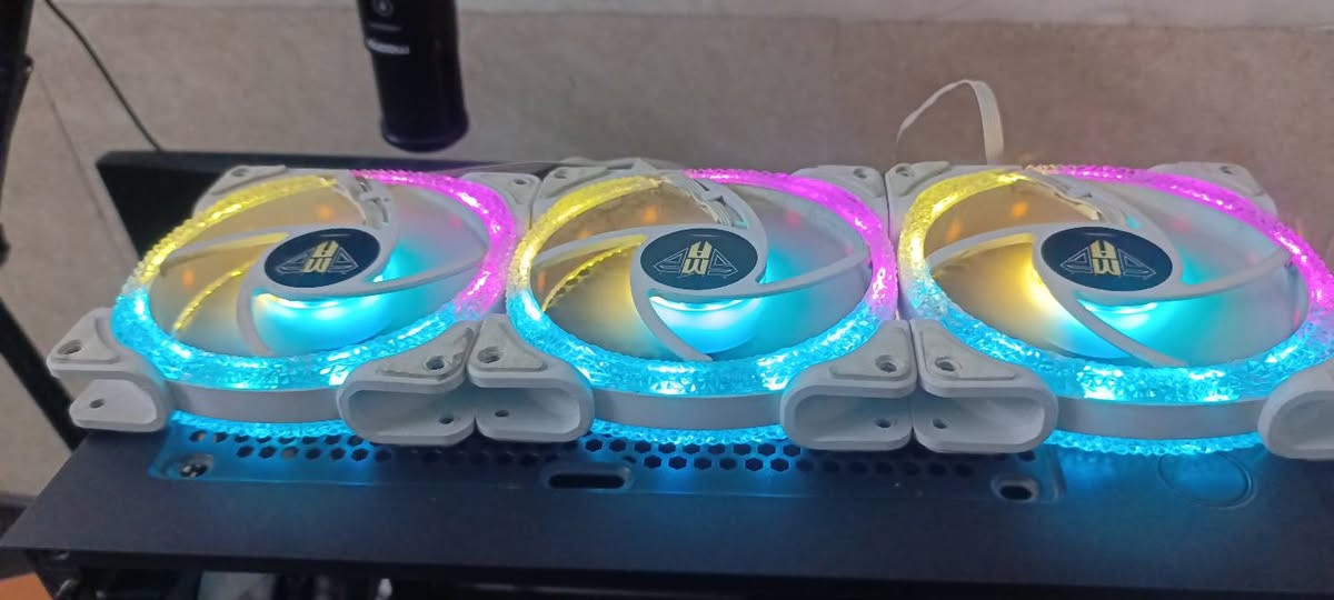 كيس زكماتك نقص جامه الجانبيه فقط 
وياه 4 فانات سعره 30 

مراوح كت 3 مراوح ( ARGB ) بدون هاب 
فول رجب براند ( ماااس) 
سعرهن 15 

سماعات خارجيه (PC) 
موجود نوعين 
القطعه البرتقاليه ب20 
القطعه الزرگه ب15 

توصيل موجود واني خادمكم 😊


**إذا كنت صاحب هذا الإعلان وتريد حذفه لأي سبب، رجاءا أرسل رسالة إلى الدعم الفني**