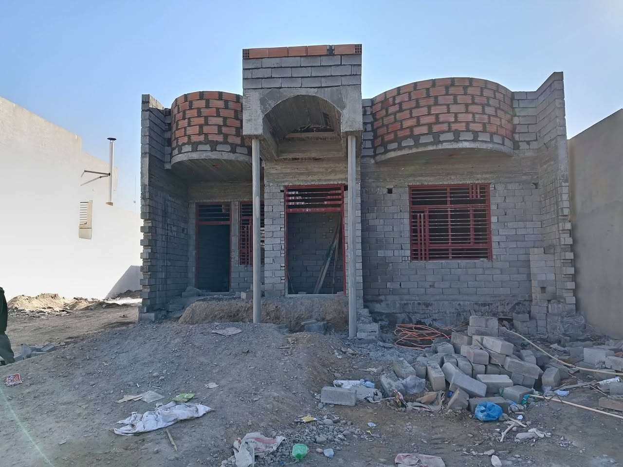 السلام عليكم يوجد كادر بناء بلوك وشغل درجة وألى الف ٢٧٥ معه تثبيت البوب الشبابيك وشرط استلام مهندس والاستفسار ***********
***********
