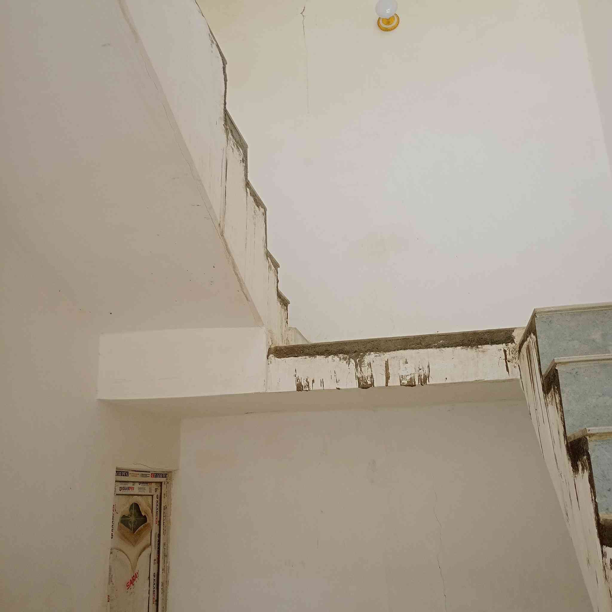 بيت زراعي للبيع المساحه 100 كافت الخدمات ماء كهرباء مجاري انترنيت سديناويه نهايت شارع متوسطه صفي الدين ***********
