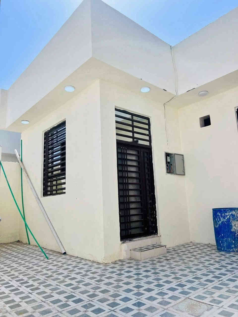 ***********
يعلاً مكتب عقارات الواحه عن 

دار للبيع في شط العرب الجزيره مقابيل شارع زين العابدين مساحه 160م 
قريب على الشارع الجزيره الرئيسي

يحتوي على غرفتين وصاله واستقبال وصحيات ومطبخ وگراج 
نوع العقار طابو صرف زراعي سند 25 بأسم عراقي 

السعر 97 وبي مجال 
لتواصل على ***********
