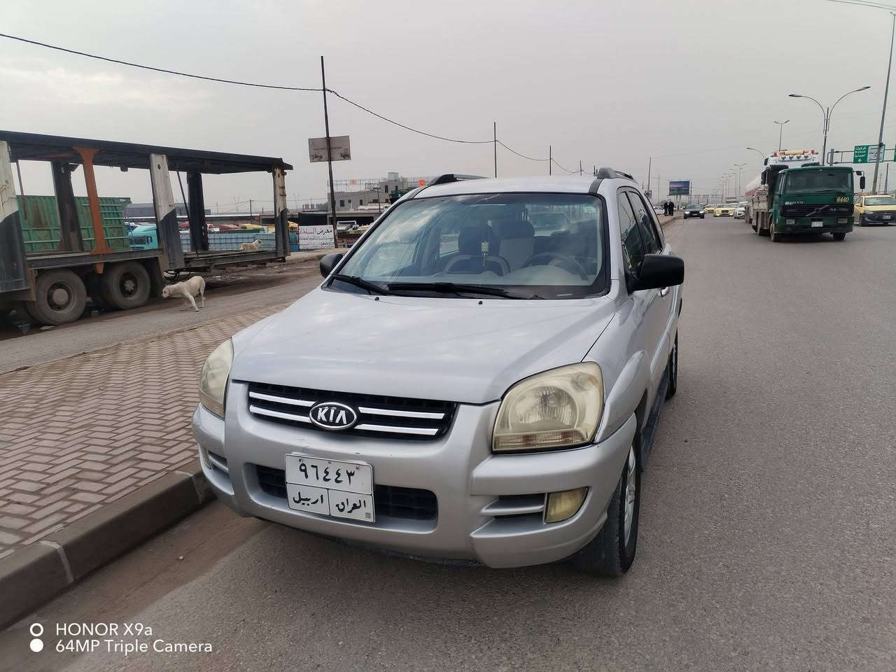 السلام عليكم
  كيا سبورتج 
وارد خليجي 
مكينه اربعه سلندر 20 مامفتوحه
كير بشرط 
صدرها مابي شي شمعات تعبانه 

رقم اربيل الماني  تحويل وكاله بشرط
شاشه 
كامره 
حساسات 
مكاني موصل الايسر
***********
