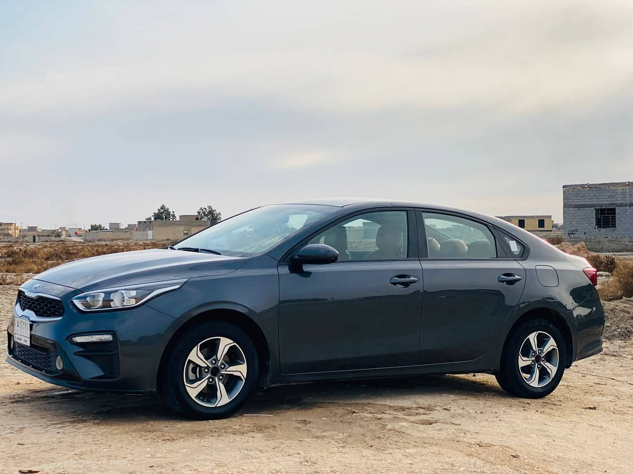السلام عليكم
للبيع كيا سيراتو 2020 خليجي
رقم بغداد قطعتين صبغ بدون فتح
مواصفات نص فول ويل كب وتحكم ستيرن
نضاره لد امامي مدوشمه جلد طبيعي
سياره جاهزه ماشي 75 الف حقيقي
سعر 137 وبيها مجال
           اي استفسار اتصال ***********
