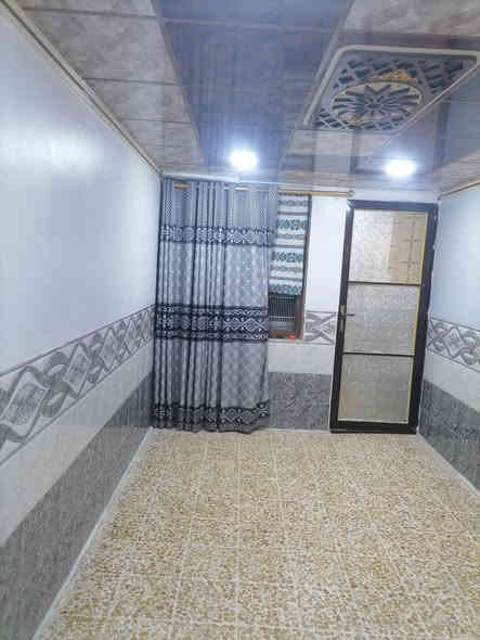 السلام عليكم بيت للبيع
حي العامل الاولى 
المساحة/100م طابق واحد 
استقبال وغرفة وهول بالاضافة الى بيتونه بحساب غرفة 
كاشي سيراميك سقوف ثاوية 
السعر/70
لتفاصيل اكثر مراسلة الصفحة او الاتصال بالرقم***********
