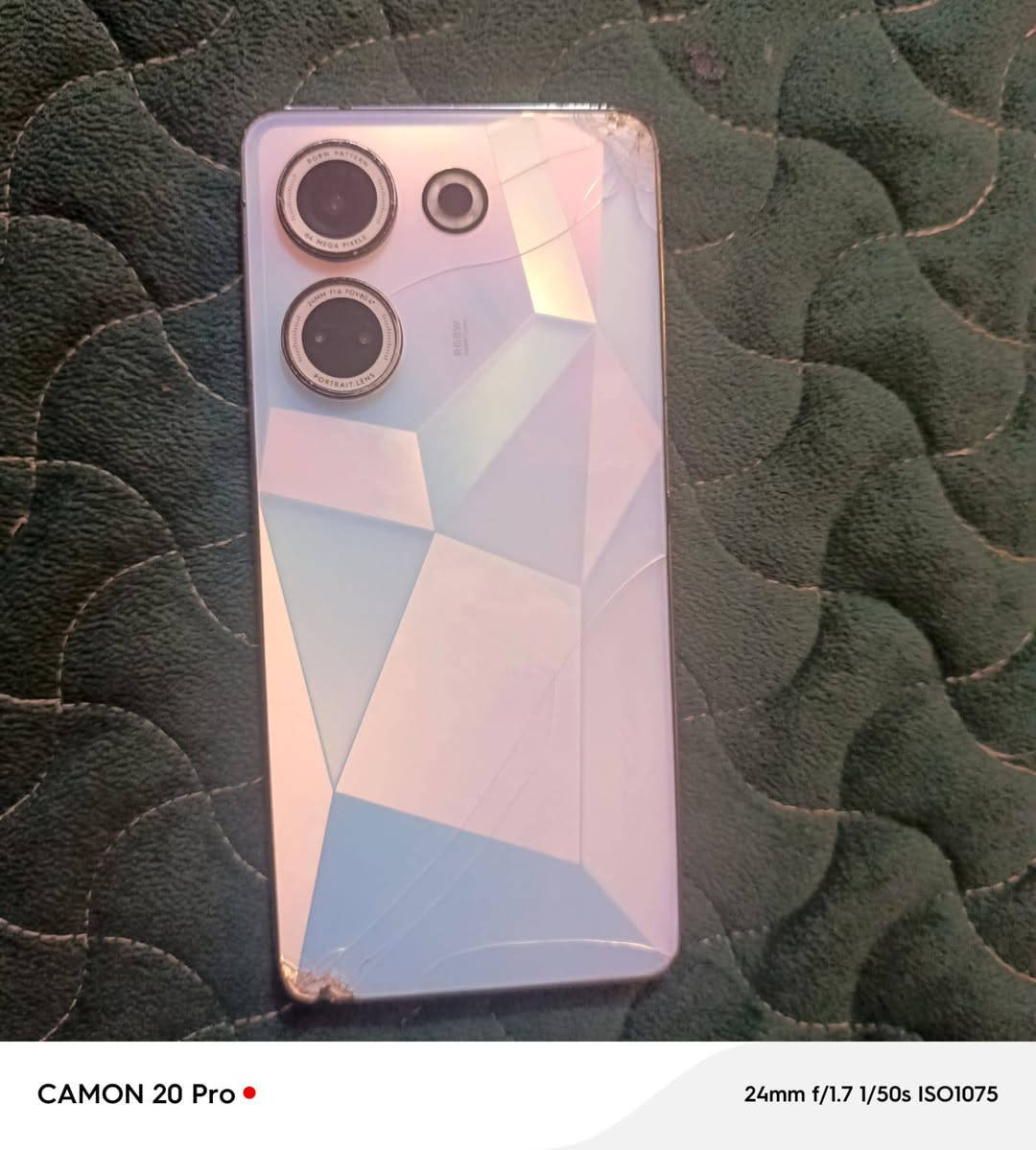 للبيع أو مراوس
تكنو كامون20برو  ذاكره 256 رام 8+8=16 شرط ما مفتوح بصمه بل شاشه كلو شغال بوبجي 60 فريم فول سلاسل جهاز غني عن التعريف دبل سماعه فقط الضهر مكسور  ***********مكاني بعقوبه بهرز
