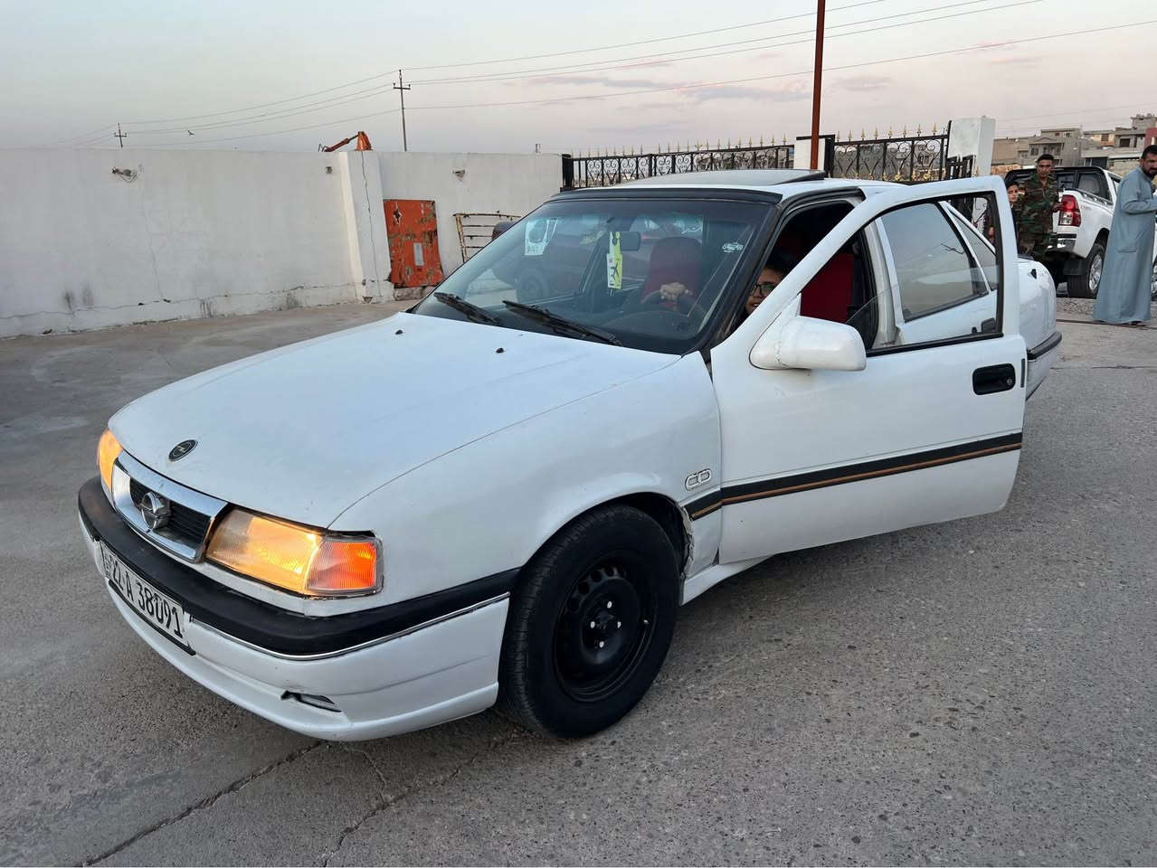 ڤیکترا/1990
حجم 18 رقم و سنوی جدید سەری شاصی قوپی هەیە
مکینەی کەمەک مرەی هەیە دوکەل ناکەت تخم تای جدیدە بە گشتی 75% باشە  شرط تحویل سعر/33$ کەمیک مجال
***********
قەزای بەردەرەش اكر, نينوى
