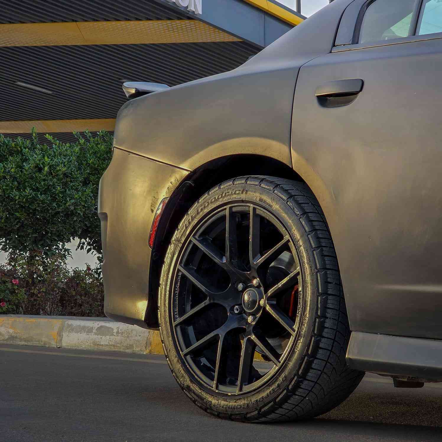 Doge sxt 2017
ساخ دوبە
سەیارەکە کامل کراوە بەSRT تایە و نا و داشبڵی و دەعامی و بۆنیت 
  کامل مواسەفات تەنها سڵاید نیە
کامل پەمپی دوبەیە 
بەشەرتی تەقەو ڕەقە و گێڕو مەکینە 
ڕەقەم شانسی 
2C3CDXJG1HH557436
١٨٠٠٠٠ میل ڕۆشتووە
***********
