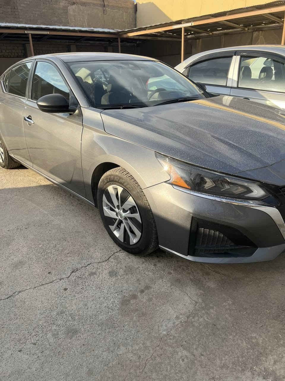 نيسان التيما موديل 2024بدون دواخل بى جملخ باب سايق  باب نفرا وره  سايق كلير سياره كاتى تترقم شميال سعر 138//***********
