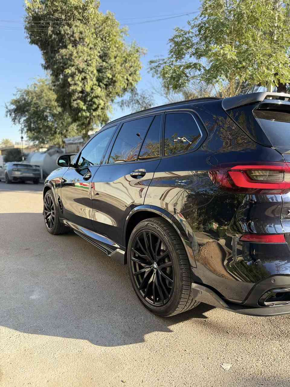 ‎
BMW x5  M50 x.Drive V8 Twin Turbo ‏‎‏

 (( M power اصل مو كت ))    

‎سنة الصنع : 2022

 : ‎ السعر56الف  وبيها مجال بسيط

————————

‎فول مواصفات

‎سيستم صوت هارمن 

‎كت كاربون وكالة 

‎ويل 22 

‎داخل ابيض وقرميدي 

‎ مقاعد كهربائية و تدفئة وتبريد وميموري 

‎‏‎شاشة كبيرة

‎داتا شو 

‎لايتات ليزر

‎دخول ذكي 

‎صندوق كهرباء 

‎اوتو بارك

‎‏‎اوتو هولد

‎‏‎مرايا كهربائية

‎بانوراما 

‎فول رادرات 

‎رادار امامي وخلفي ونقطة عمياء ونظام محافضة عل مسار

‎‏‎كاميرات ٣٦٠ وحساسات

‎انارة داخلية محيطية 

‎الخ … 

                                   ***********

‎السياره وارد امريكي 

كلين فقط دعامية مبدلة نفس اللون 

‎                     ((بدون دواخل بدون ايرباك)) 

____________

‎‏‎‏‎‏

‎مكان السيارة  ///بغداد المنصور 

حياك الله الشوف مو مثل الحجي

‎***********0 

***********

