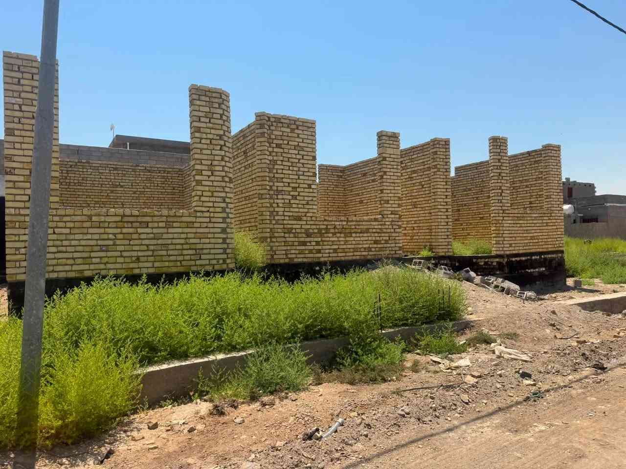 هيكل طابو زراعي في حي ( ازليزل ) 
خلف بيت ( علاوي ناهض ) 
مساحة ( ٤٤٠ ) م
بناء طابوك - بتلو صب كونكريت 
ماء - كهرباء 
مشمول بقرار تطويب ( ٣٢٠ ) 
يبعد عن الشارع ( ٢٠٠ ) م 
يرهم ( مراوس مشتمل ) 

للاستفسار مراجعة مكتب ( غيدان ) للعقار  
واسط - الزبيدية - مقابيل حي ( الصناعي )  
***********  
*********** محمد سيد غازي
