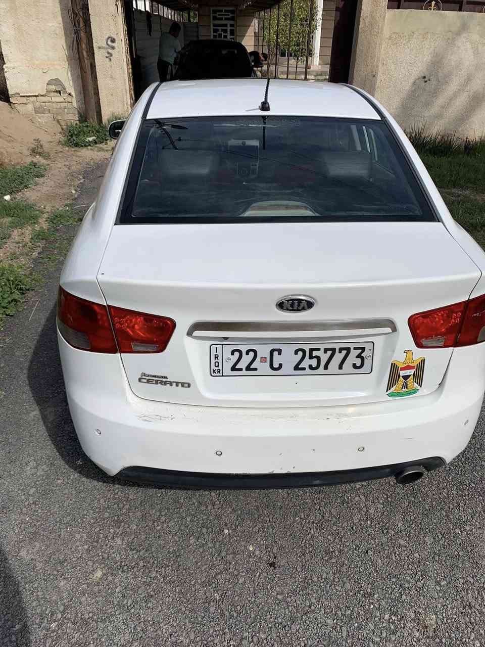 السلام عليكم / للبيع سيراتو 2013  فول سعر97 وبيها مجال للشراي
محرك كير كفاله1600
مواصفات 
حساس خلفي
مري شفط
بصمه
شاشه
كامره خلفيه
شفتات ستيرن
كير 6نمر
تبريد ثلج
گزوز رياضي
ويل كروم البلادي
ضررها طخه بسيطه براس الشاصي الامامي 
وطخه ب البدنه الاماميه خفيفه كلش 
بيها سونارين مرفوق ب لمنشور 
 
هـ *********** اتصال 
هـ *********** وتساب
