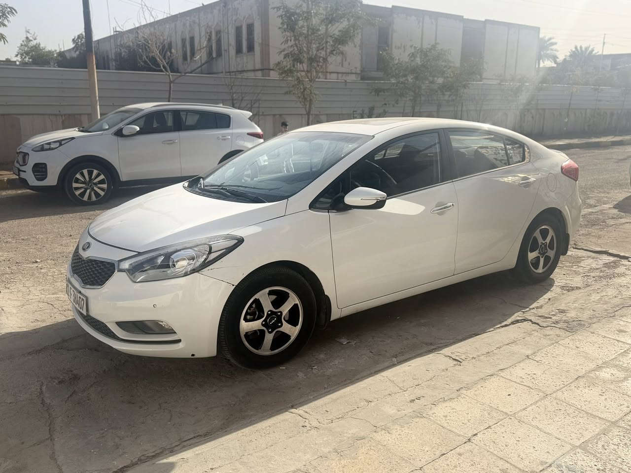 السلام عليكم
سيراتو 2014 خليجي 
مكينة 1600
سلايد 
حساسات امامي خلفي
شفتات استرين
اشاير بالمري
قطعتين تبريد
ماشية 128 
بيه بارد باب الصدر من جوة وجاملغ امامي
السعر 118 
هزه بشهر 4 تنتهي و السنوية ب2030 تنتهي
مكانه بغداد البياع
***********
