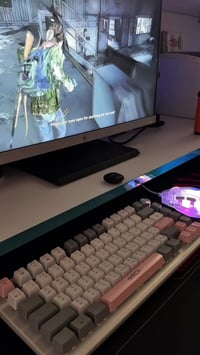 لوحة مفاتيح ميكانيكية • إضاءة LED • النجف غري نفط