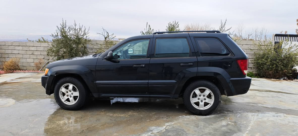 جيب 2005دةبل اسل  كارتي بةنزيني كركوكي هةيةهةندي بوياخي هةية من بةكامل بوياخ دةيفرؤشم جم جمال***********  سعر78   معمةلة
