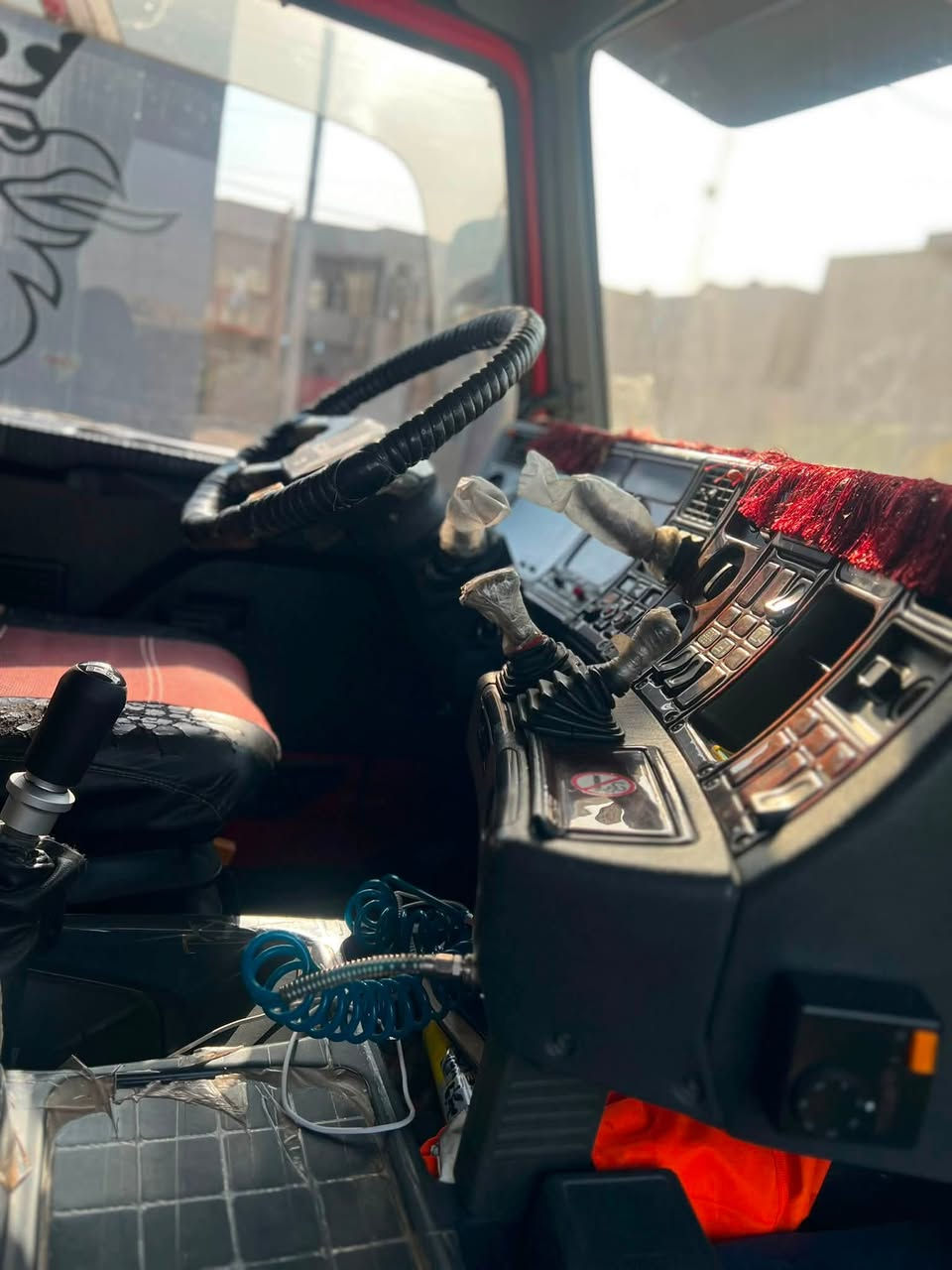 سكانيا ١١٣كير ٣*٣بم كهرب موديل ٩٥قلاب بودي قيدار سقف وسط رقم دولي بسمي حصه كاز مكان سياره موصل رقم موبايل *********** رجاا المو شاري  لايتصل السياره كلها على وضع بلادي شرط شركه
