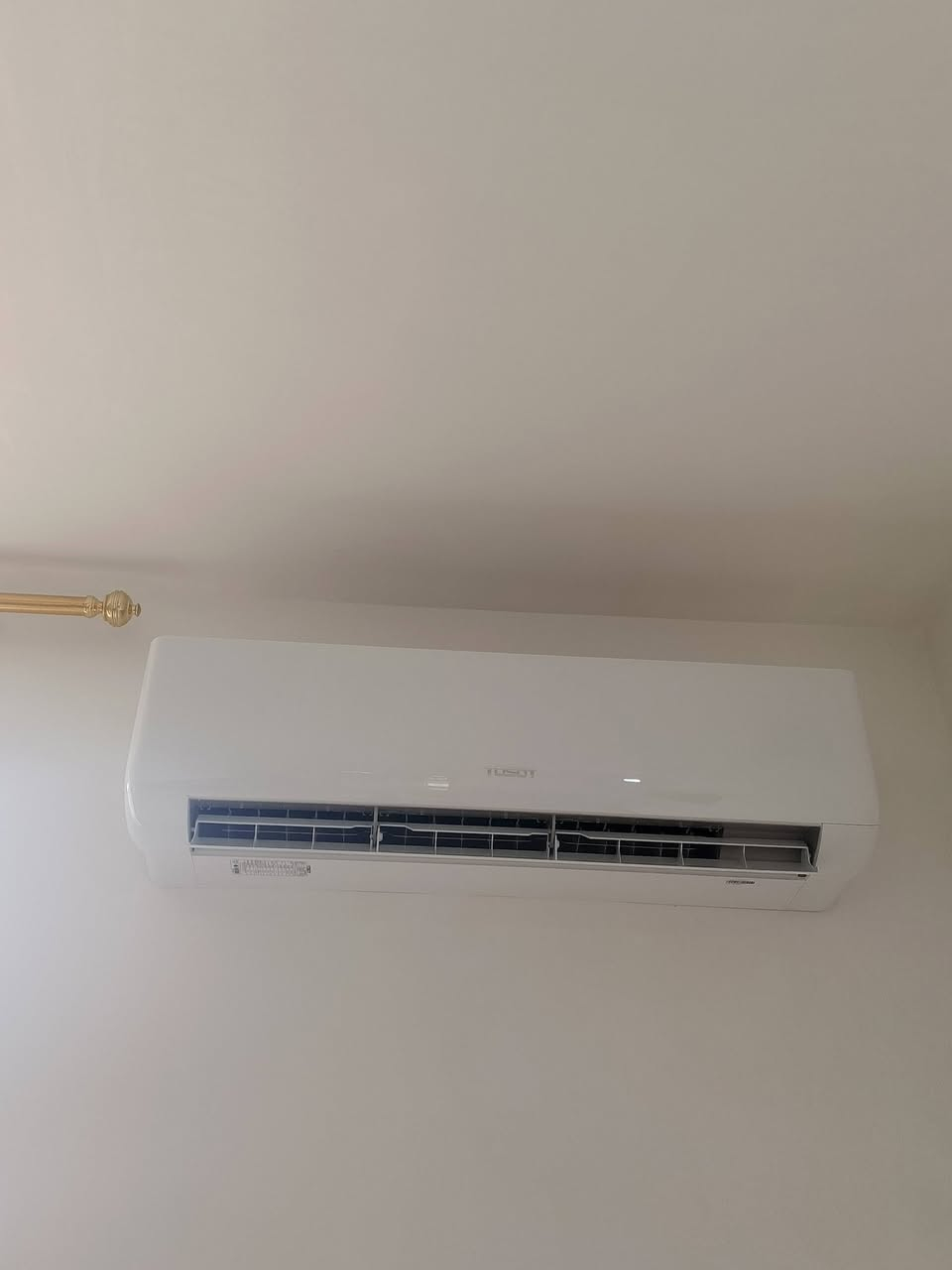 تم تنصيب سبلت جداري 2 طن غاز 410 نوع توسوت في منطقة مشروع المسيب 

ورشة سيف حكيم لصيانه وتنصيب وأدامة كافه اجهزة التبريد
***********
***********
