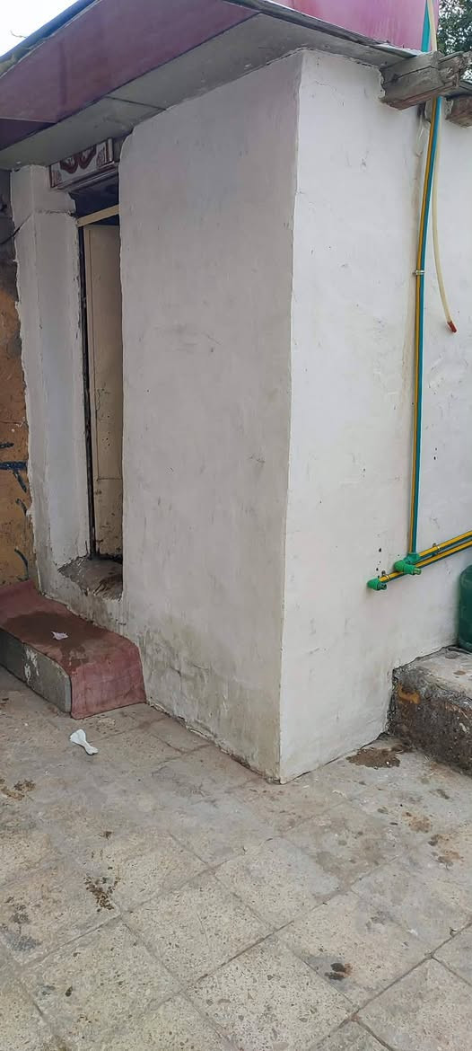 عندي بيت 200 متر كامل للبيع 4 غرف واستقبال 6×5صب كونكريت أساس وسقف كهرباء دفن لبخ مصاطر وسيراميك وجهه ع ساحه عايز شغل بسيط كربلاء بحي الانوار قرب الشريعه السعر 40 مليون اي استفسار التصال برقم وكولو من طرف ام اسيل امانة الله ورسوله لتعبرون اسمي مانة ابو فاضل العباس لضيعون حقي اكدو عليه يكرين المنشور حته متنسون اسمي ***********بيع مستعجل سبب لضروف
