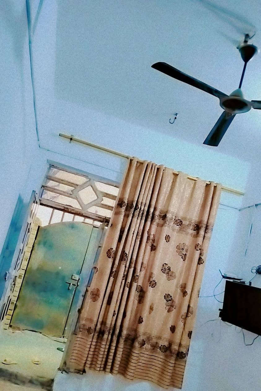 مكلف بالنشر للبيع بيت في حي العسكري شارع ٦٠ قرب حسينيه ام البنين المساحه ١٠٠ متر يحتوي على غرفتين صاله مطبخ براني وصحيات مطلوب مبادره 41 تسديد الشهري ٢٤٥ للمصرف وتنطي باليد 25 مع استبدال الكفيل جاهز للبيع
للاستفسار الاتصال على الرقم التالي 
***********
