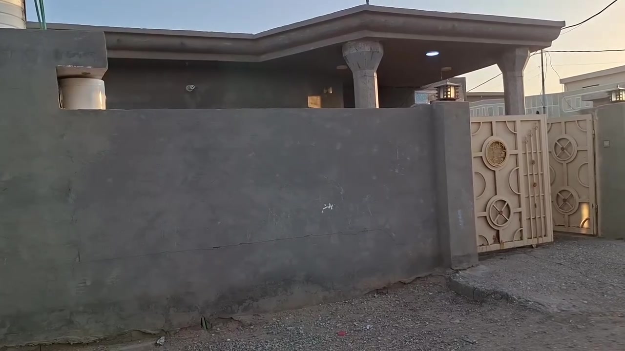 بسم الله الرحمن الرحيم اللهم صل على النبي محمد آل محمد ،،، يعلن حاتم كريم الجليباوي للعقار للعقار دار طابو زراعي سكني للبيع للبيع
 المساحة ٢١٥متر + قطعتين لسق
 المساحة ٥٠٠متر  
خدمات ماء كهرباء للإستفسار الإتصال *********** ***********
