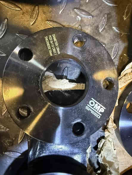 سبيسرات امامي خلفي هيه والبراغي مالتها 
اصلي مو عاديه 
***********
