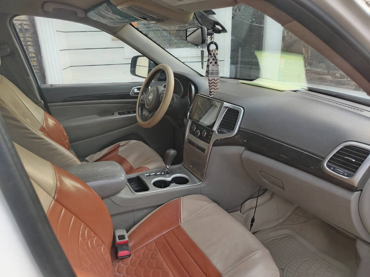 السلام عليكم جيب لاريدو ٢٠١٢ مكفوله من ضربه وتبديل رقم بغداد نكليزي بيها شويه صبغات باب خلف السايق والجنطه مثل ماموضح بل سونار مكان كربلاء السعر ١٧٠ هاتف *********** اسيا ***********
