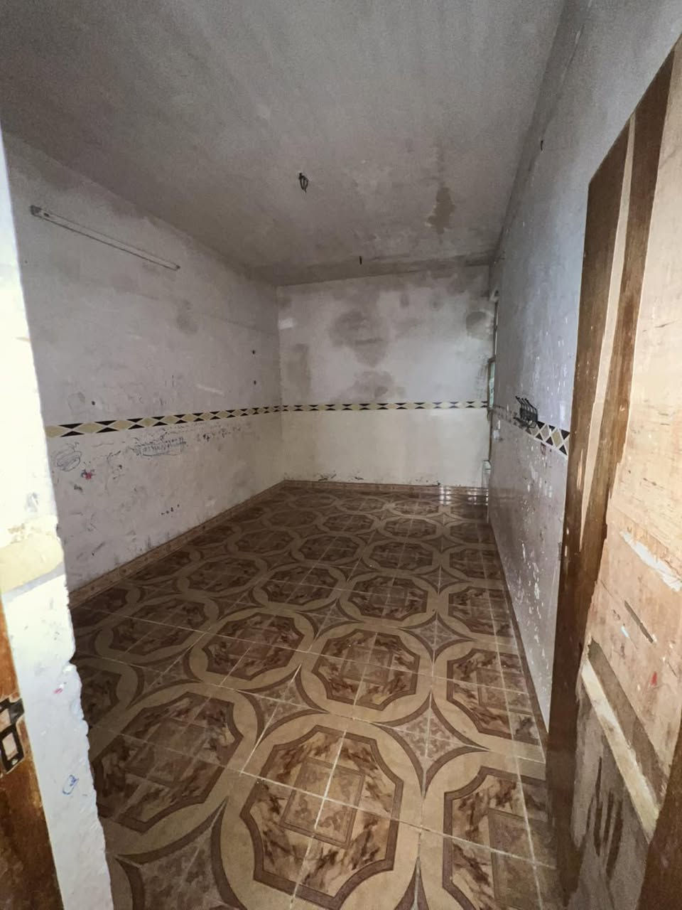 🏦🏢  #خانوو   لە #کەلار 

لە 🌍 #گەڕەکی#شەهیدان
 
🟡 ڕووبەری🧱 :  125 م² ( 6.5   *   ٢٠  ) 
🟡ڕووی سلیمانی
🟡 بەرامبەر تەلار دیندار

  ⬛ خانوەکە🏫 پێکــهاتووە لە یەک قات :   
🔵 میوان
🔵 دوو ژوور نوستن 
🔵مەتبەخ 
🔵 هۆڵ

    📞:   ***********
              ***********
